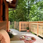 Arriach Apartments דירה *